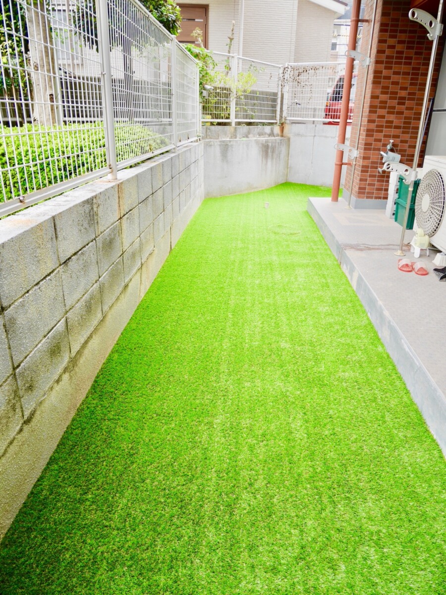 マンション　人工芝のお庭