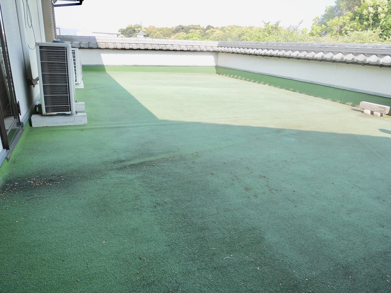 長年使用した人工芝屋上