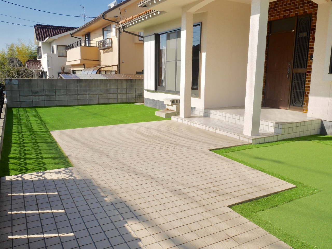 パターゴルフが楽しめる人工芝のお庭