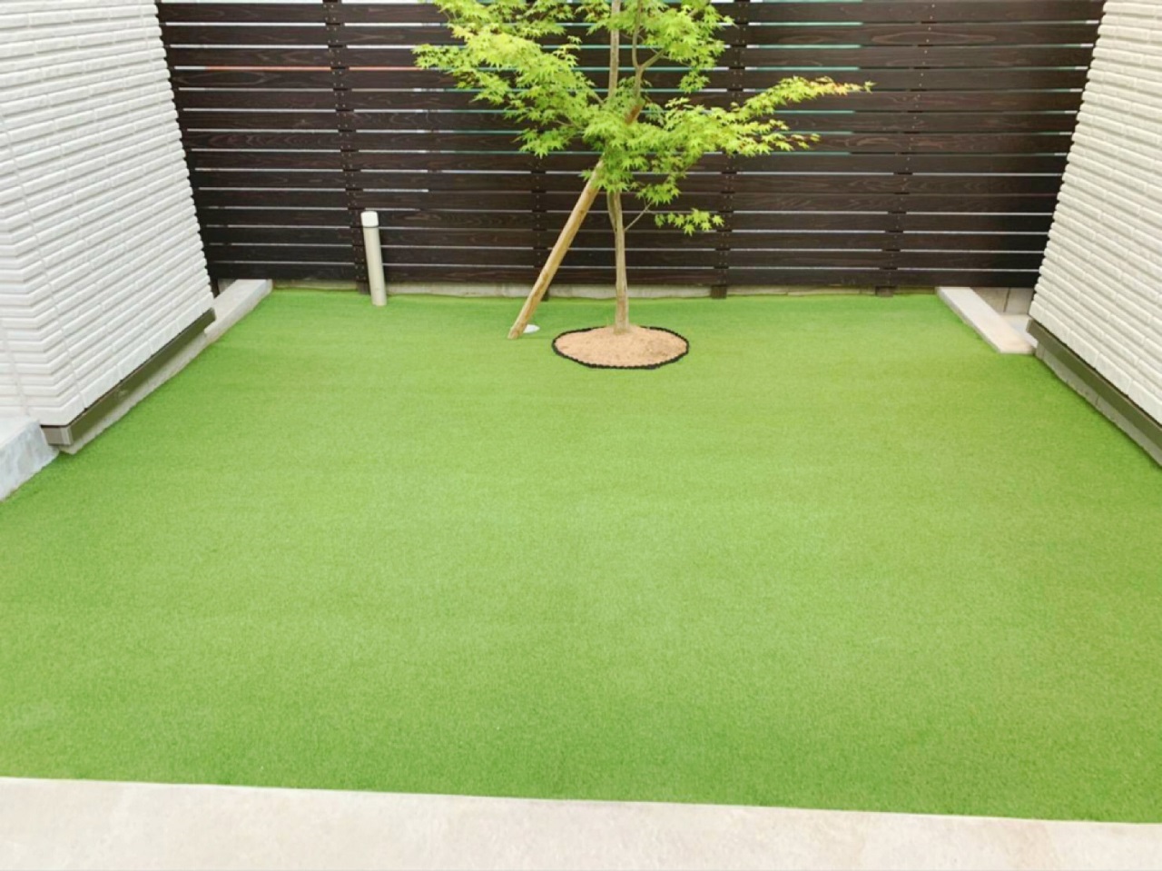 愛犬と遊べる人工芝のお庭