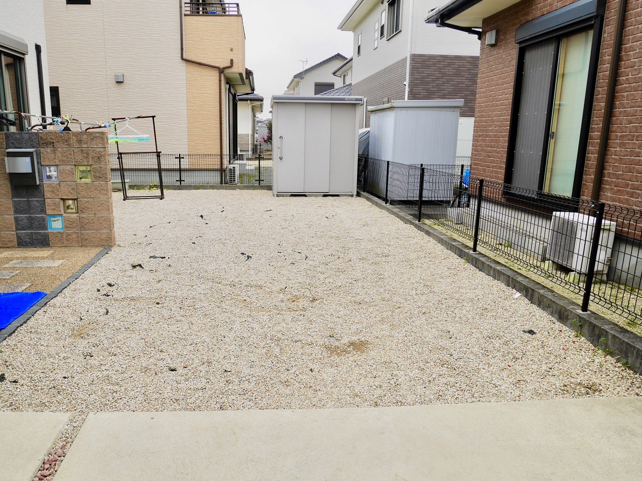 化粧砂利が敷き詰められたお庭
