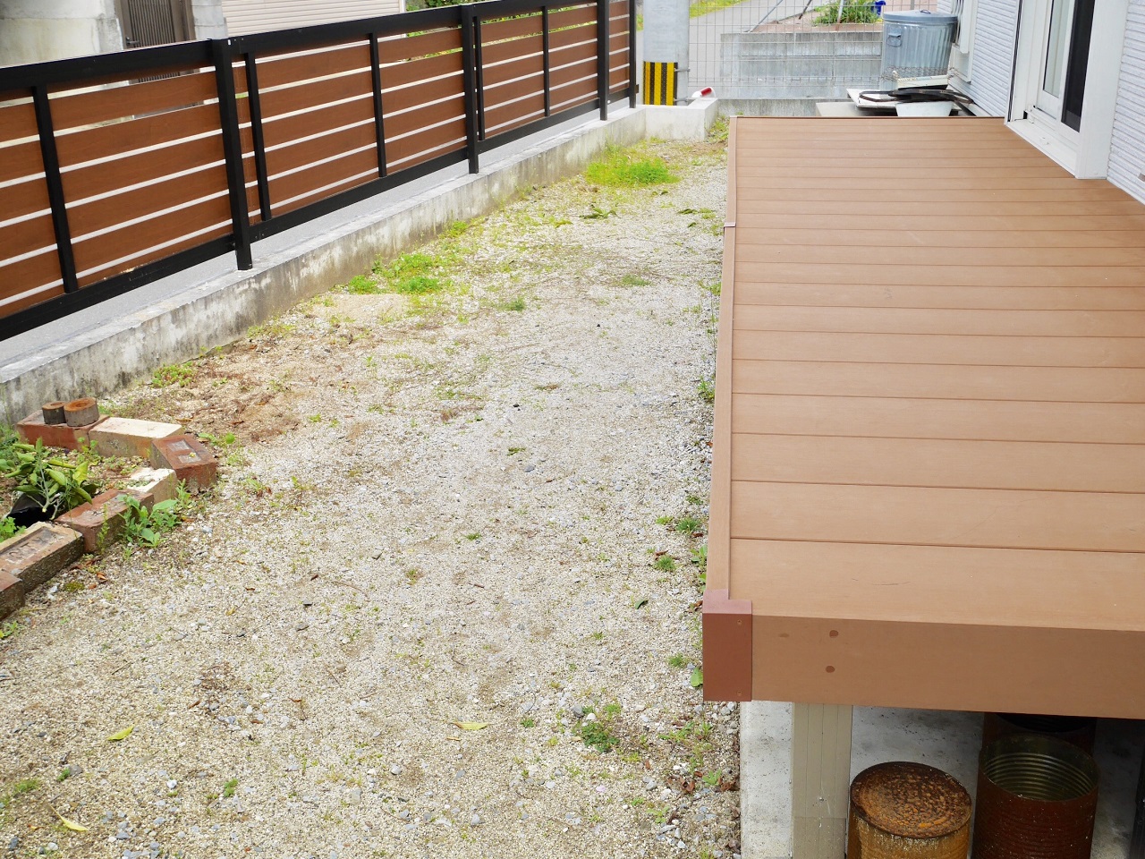 雑草にお困りのお庭