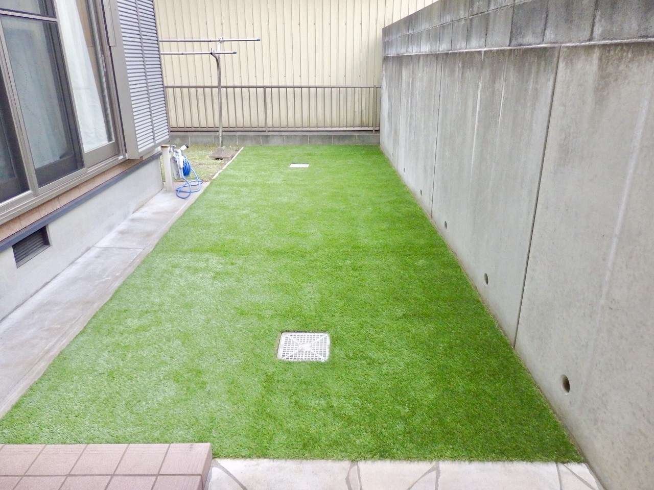 お手入れ要らずの人工芝のお庭