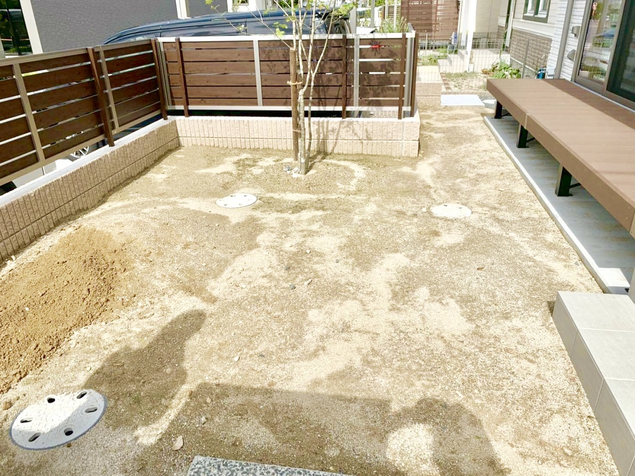 水はけが悪く水たまりが出来てしまうお庭