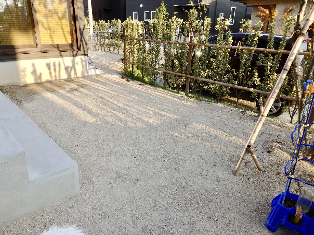 新築引き渡し時のままのお庭