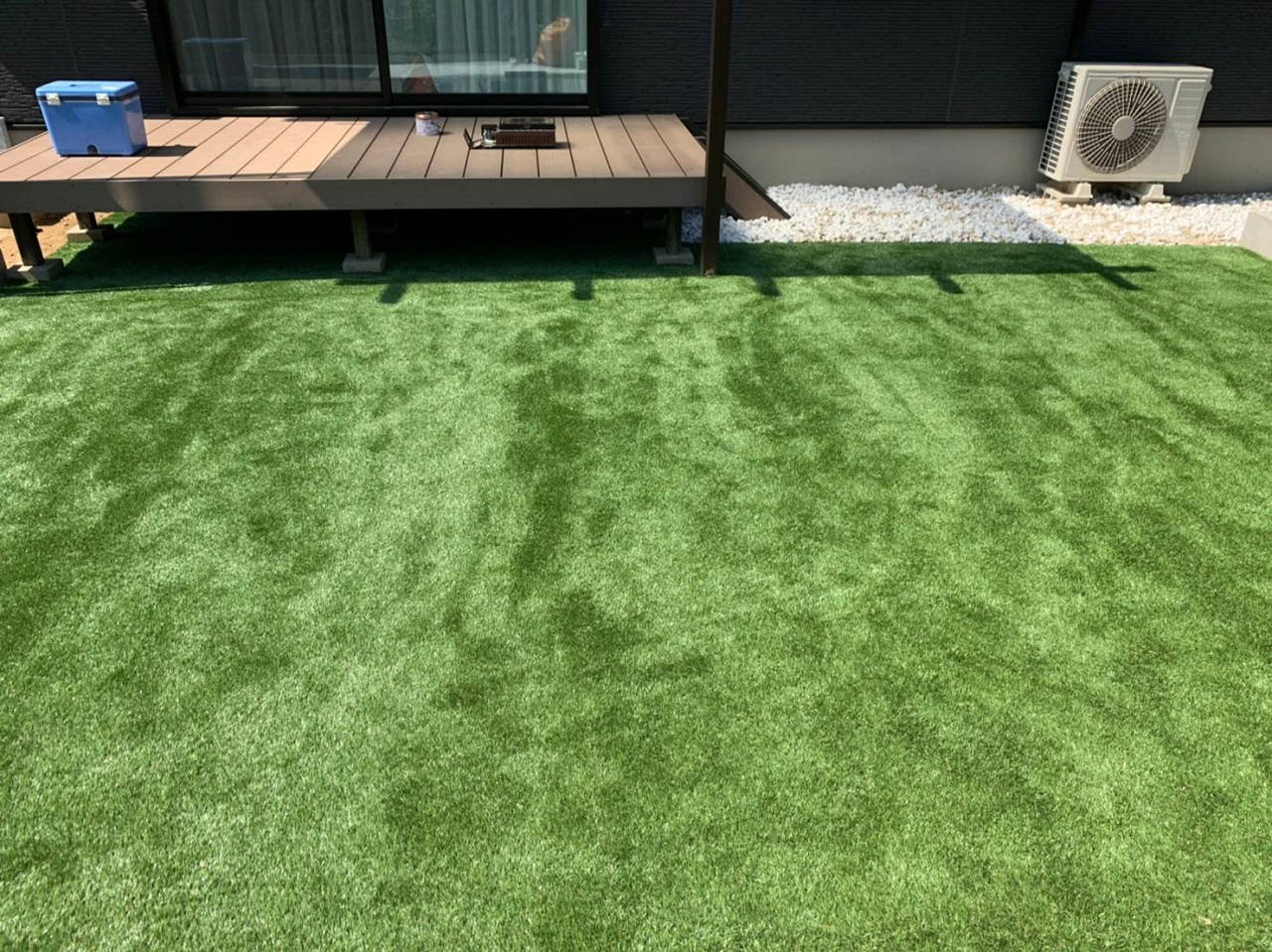 一年中綺麗が保てる人工芝のお庭