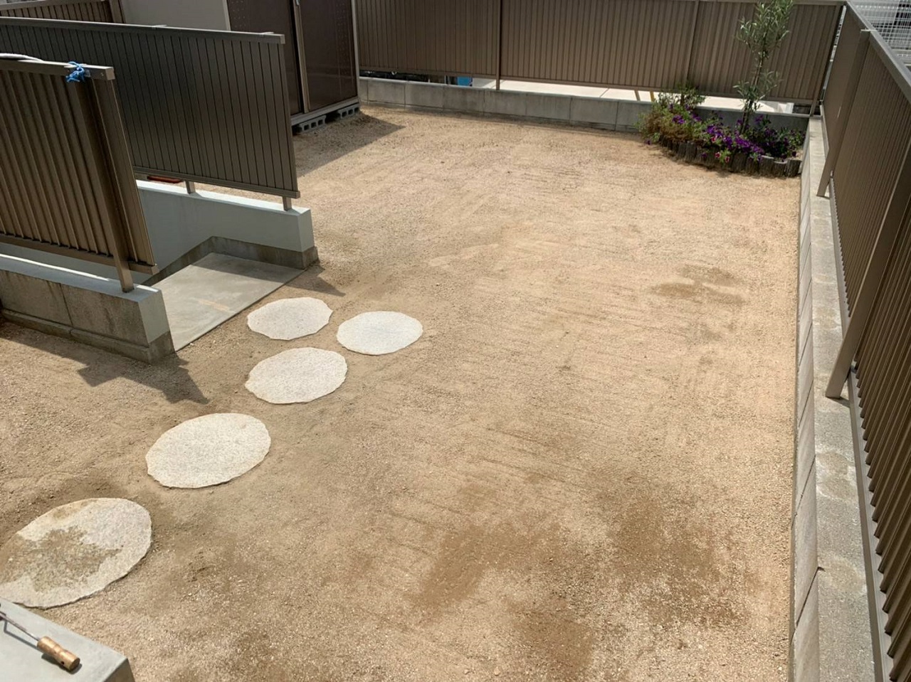 新築受け渡し時のままのお庭
